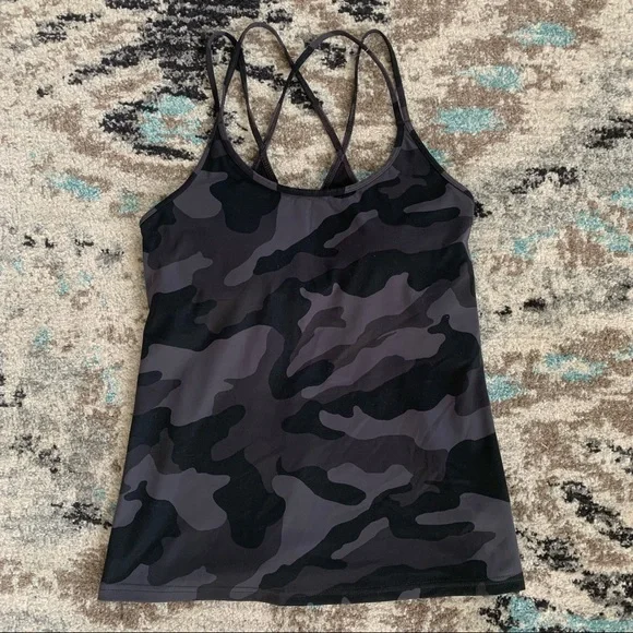🎃 3/$30 Old Navy Active PowerSoft Grey and Black Camo Padded Strappy Tank Top - Picture 3 of 8